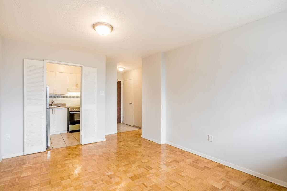 33 Eastmount Avenue, Toronto, ON, M4K 1V3 - 11