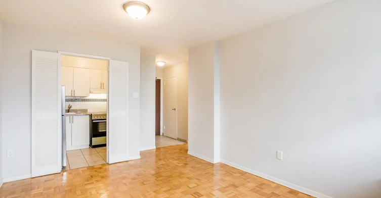 33 Eastmount Avenue, Toronto, ON, M4K 1V3 - 11