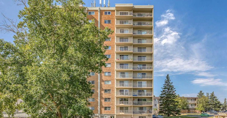 4501 37th Street NW, Calgary, AB, T2L 2J5 - 2