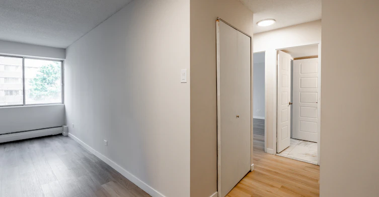C-135 Deguire Boulevard, Montréal, QC, H4N 1N9 - 9