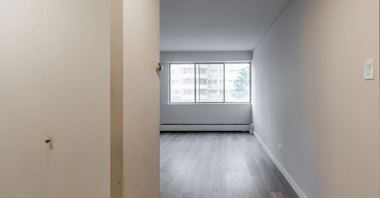 C-135 Deguire Boulevard, Montréal, QC, H4N 1N9 - 4