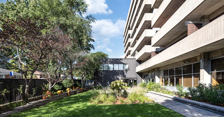 6465 Sherbrooke Street East, Montréal, QC, H1N 3N6 - 11