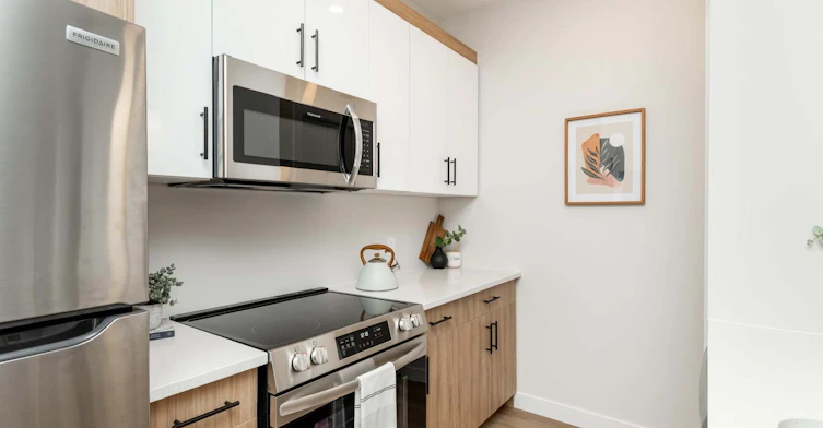 4065-114-4067 Portage Avenue, Winnipeg, MB, R4H 1C6 - 6