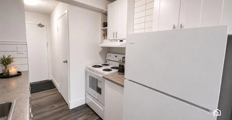825 8 Avenue SW, Calgary, AB, T2P 2T4 - 3