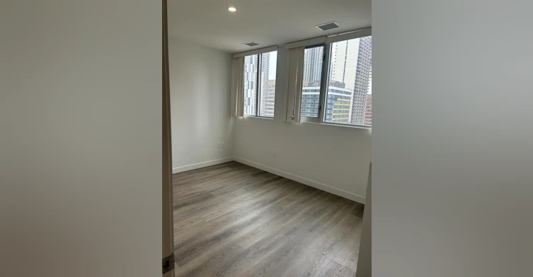 1002-825 8 Avenue SW, Calgary, AB, T2P 2T4 - 3