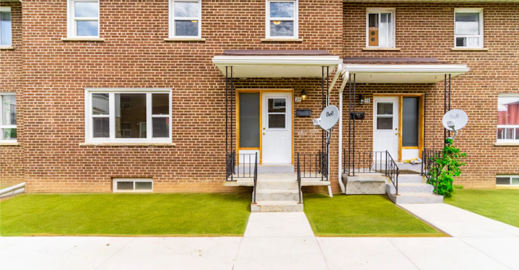 2418 Glenwood School Drive, Burlington, ON, L7R 3S2