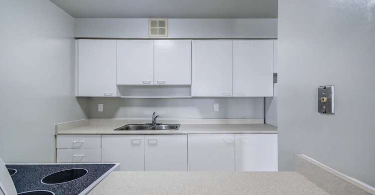 400 Crossland Gate, Newmarket, ON, L3X 1Y9 - 2