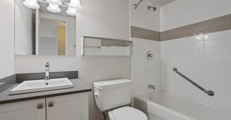 141 Augusta Street, Ottawa, ON, K1N 8Y9 - 9