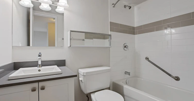 141 Augusta Street, Ottawa, ON, K1N 8Y9 - 9