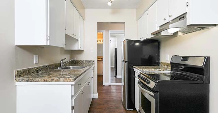 1021 4 Avenue, New Westminster, BC, V3M 1T3 - 2