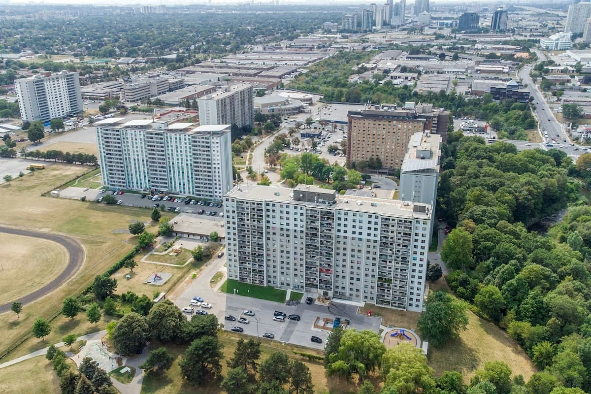 30 Tuxedo Court, Toronto, ON, M1G 3S8