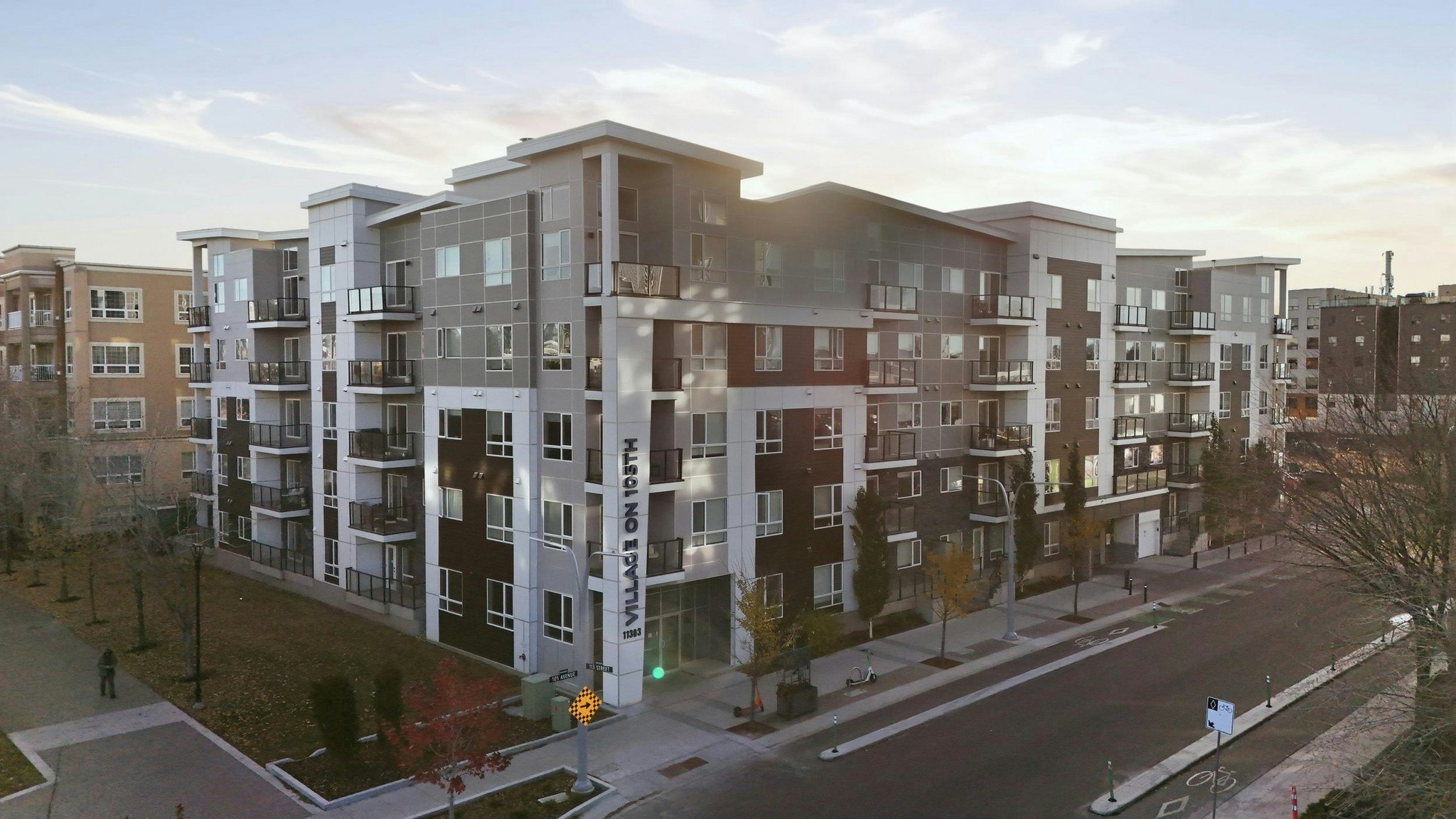 212-11303 105 Avenue, Edmonton, AB, T5H 3Y3