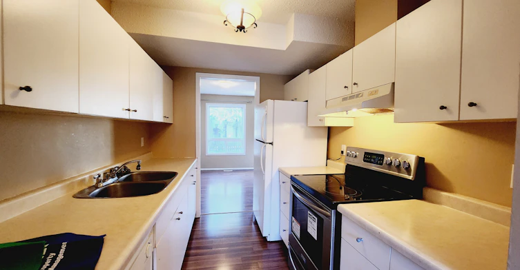 636 Saddleback Road Northwest, Edmonton, AB, T6J 4Z3 - 2