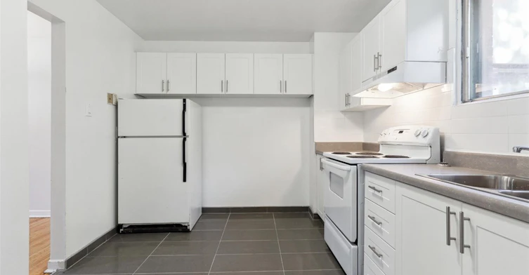 1560 Bloor Street, Mississauga, ON, L4X 1R8 - 4