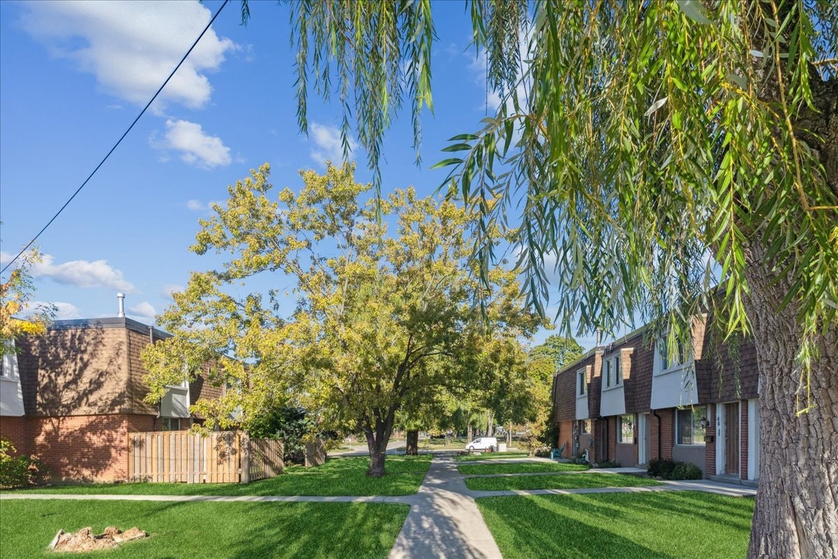 1560 Bloor Street, Mississauga, ON, L4X 1R8 - 3