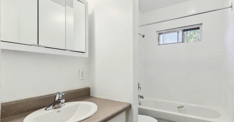 1560 Bloor Street, Mississauga, ON, L4X 1R8 - 6
