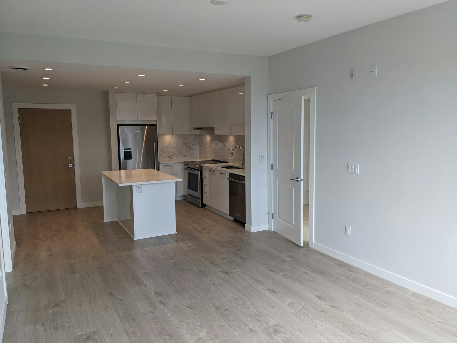 516-6438 Byrnepark Drive, Burnaby, BC, V3N 0J1 - 6