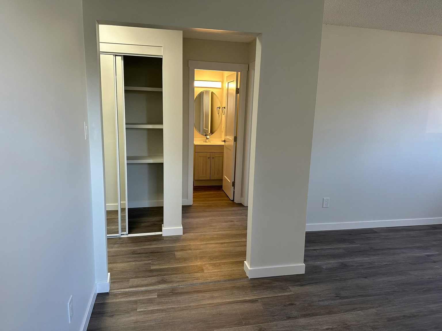102-10115 119 Avenue, Edmonton, AB, T6E 5Z7