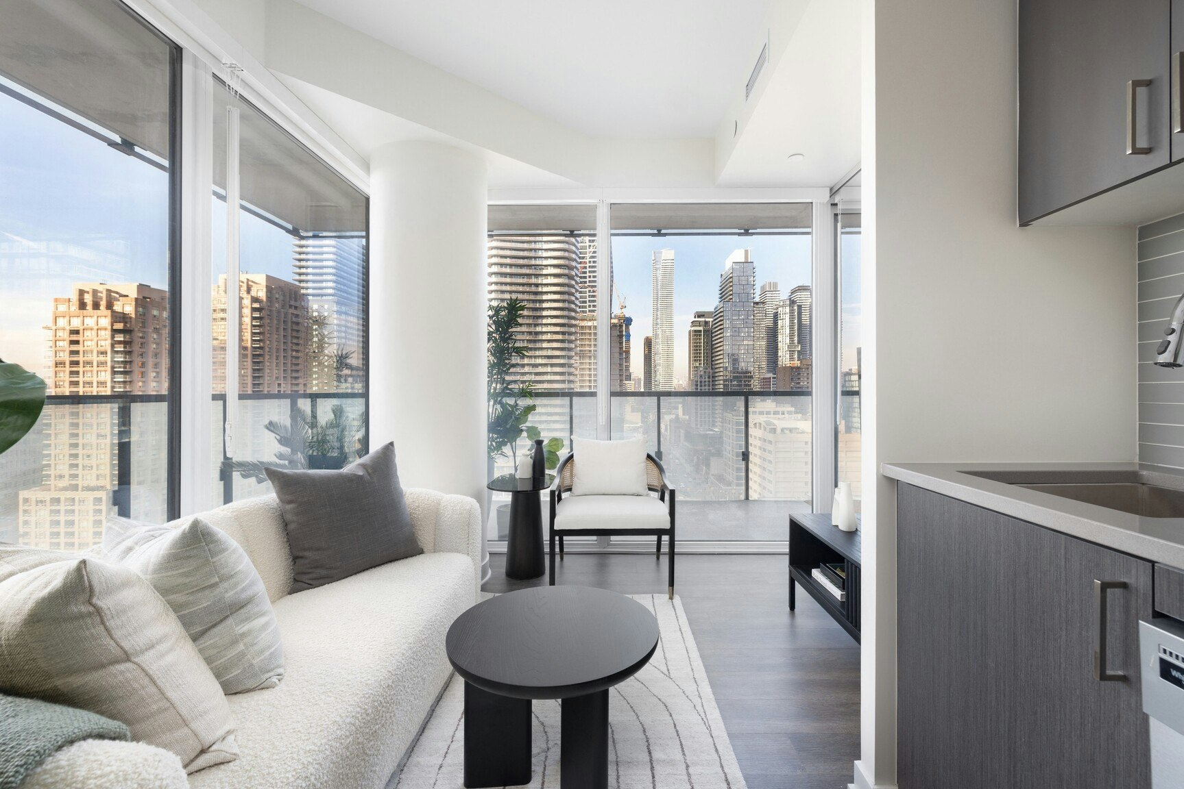 7 Grosvenor Street, Toronto, ON, M4Y 0E2