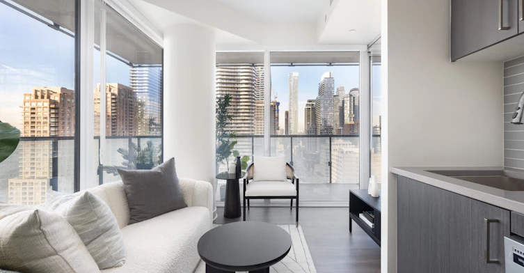 7 Grosvenor Street, Toronto, ON, M4Y 0E2