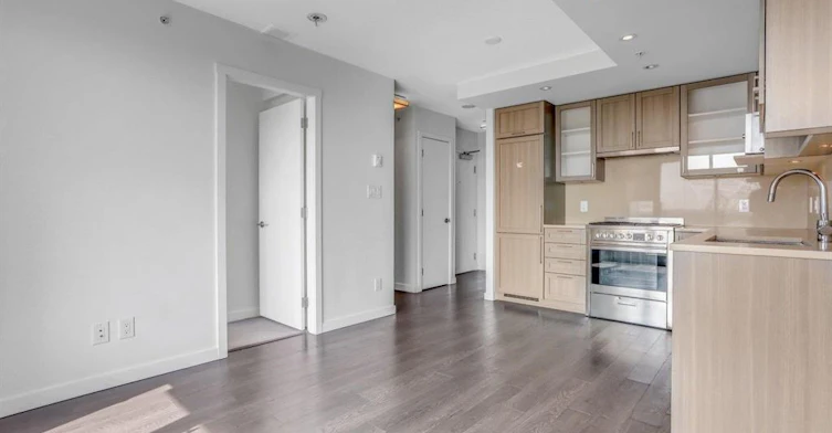 5665 Boundary Road, Vancouver, BC, V5R 0E4 - 4