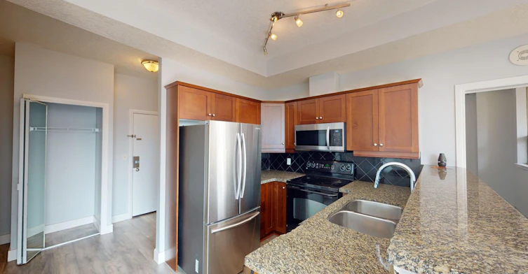 1053 10 Street SW, Calgary, AB, T2R 1S6 - 5
