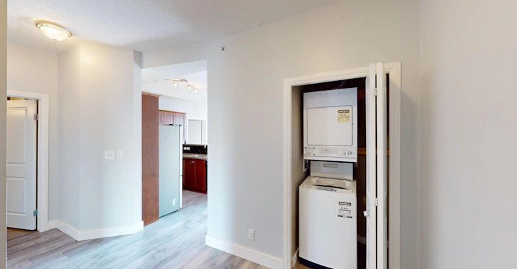 1053 10 Street SW, Calgary, AB, T2R 1S6 - 9