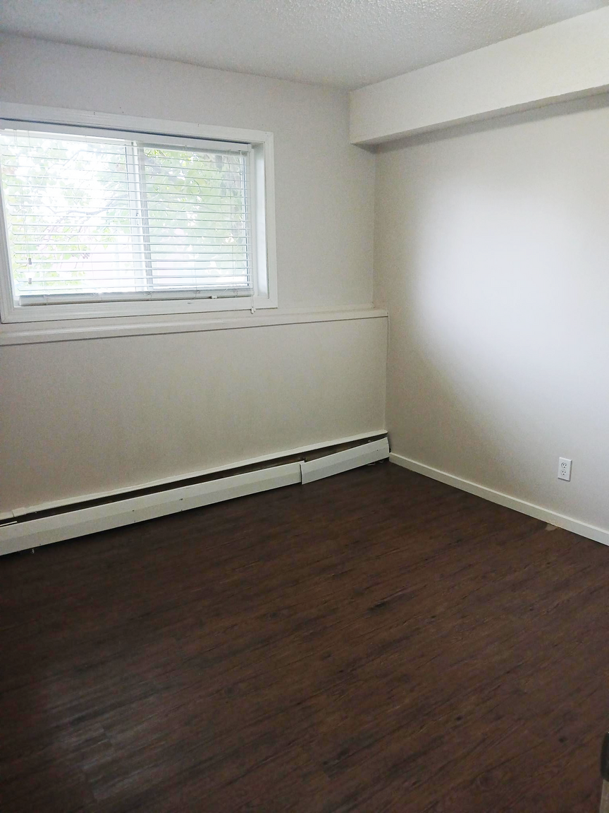 915 44 Street SE, Calgary, AB, T2A 5K7 - 4