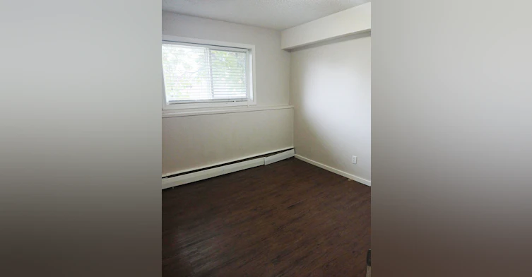 915 44 Street SE, Calgary, AB, T2A 5K7 - 4