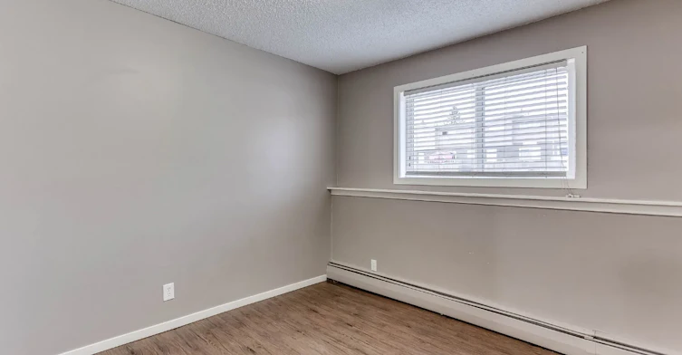 915 44 Street SE, Calgary, AB, T2A 5K7 - 7