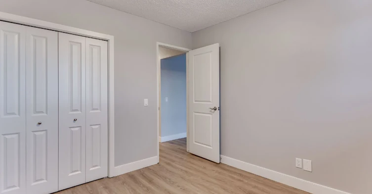 915 44 Street SE, Calgary, AB, T2A 5K7 - 9