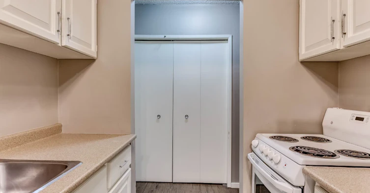 915 44 Street SE, Calgary, AB, T2A 5K7 - 10