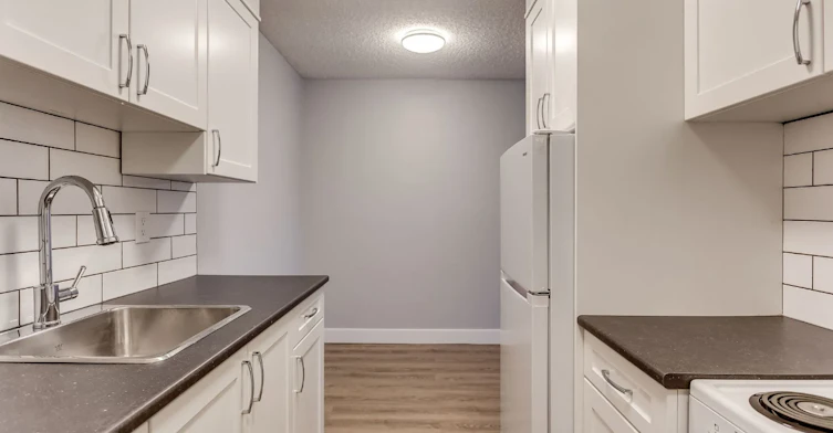 915 44 Street SE, Calgary, AB, T2A 5K7 - 11