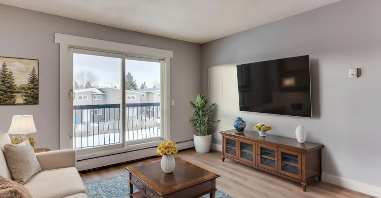 915 44 Street SE, Calgary, AB, T2A 5K7 - 2