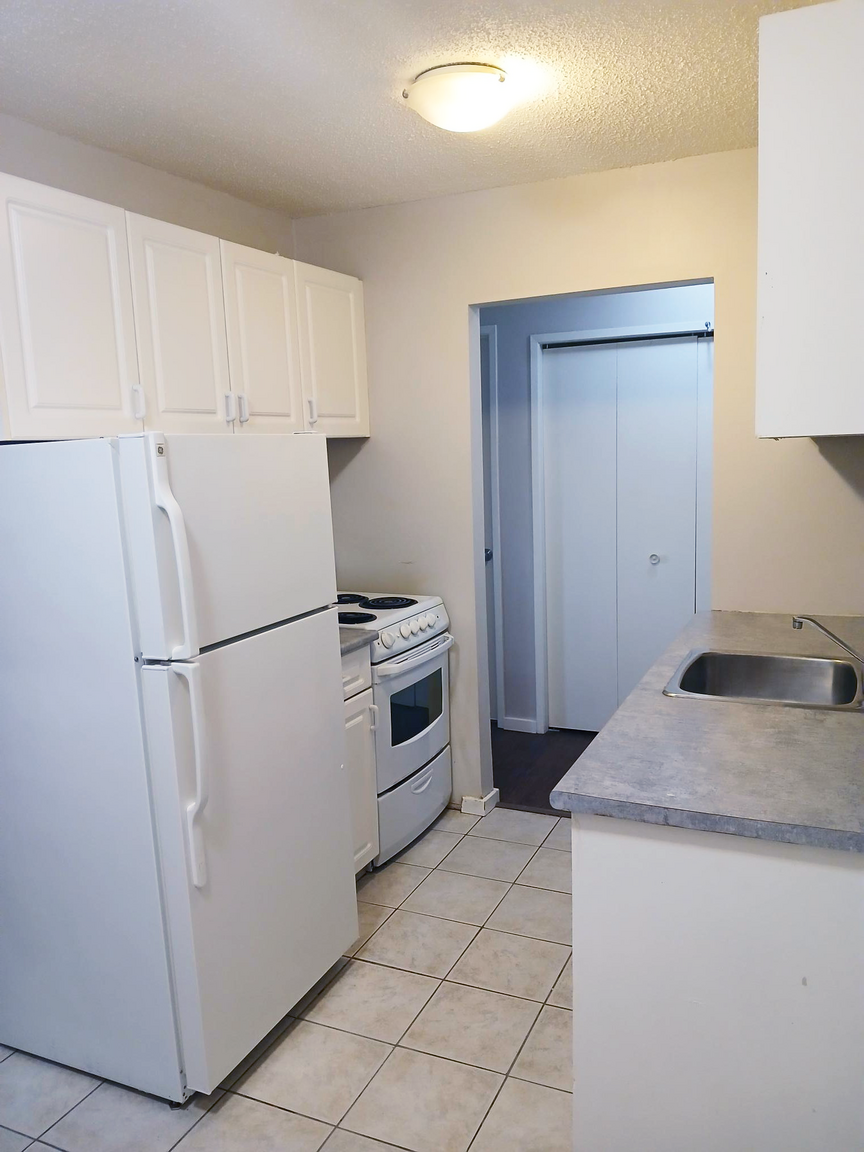 915 44 Street SE, Calgary, AB, T2A 5K7