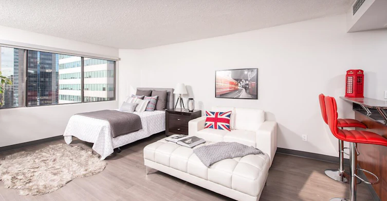 10049 103 Street NW, Edmonton, AB, T5J 2W7 - 7