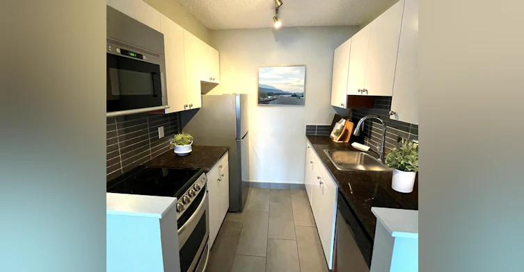 10049 103 Street NW, Edmonton, AB, T5J 2W7 - 3