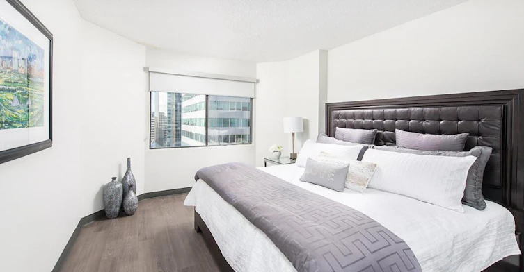 10049 103 Street NW, Edmonton, AB, T5J 2W7 - 10