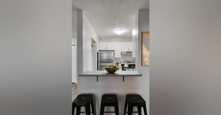 525 Saint Mary Avenue, Winnipeg, MB, R3C 3X3 - 2