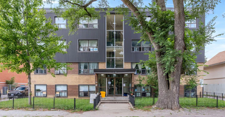 80 Guestville Avenue, Toronto, ON, M6N 4N3 - 9