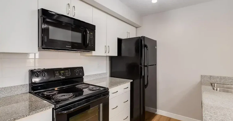 205-16517 55 Street NW, Edmonton, AB, T5Y 3K8 - 5