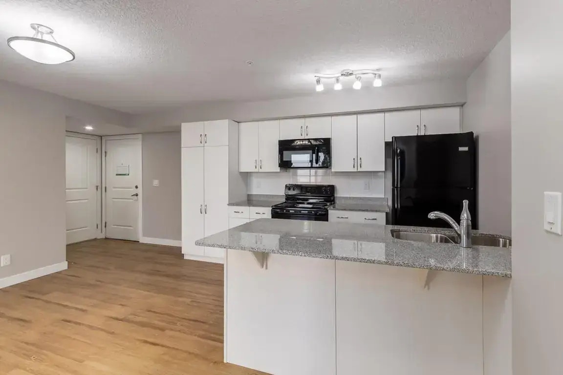 205-16517 55 Street NW, Edmonton, AB, T5Y 3K8 - 4