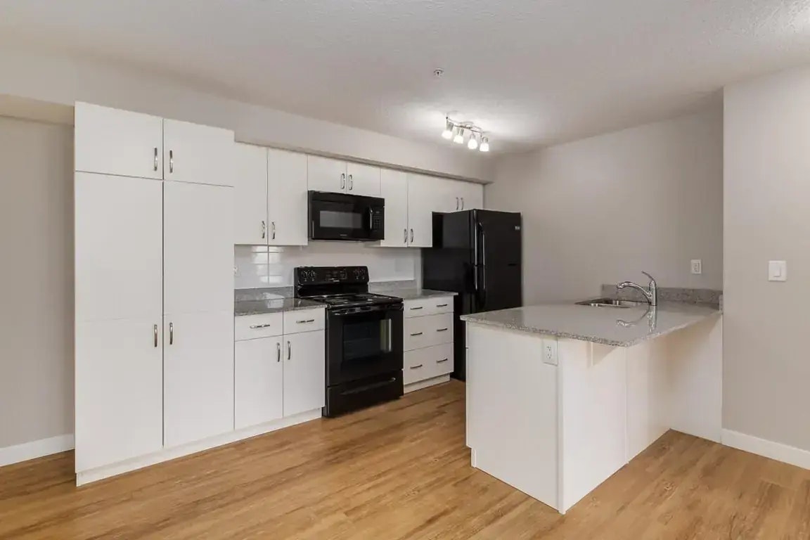 205-16517 55 Street NW, Edmonton, AB, T5Y 3K8