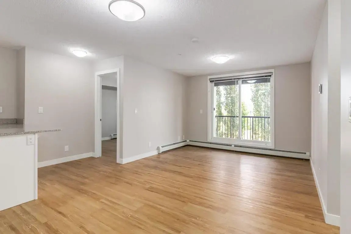 205-16517 55 Street NW, Edmonton, AB, T5Y 3K8 - 2