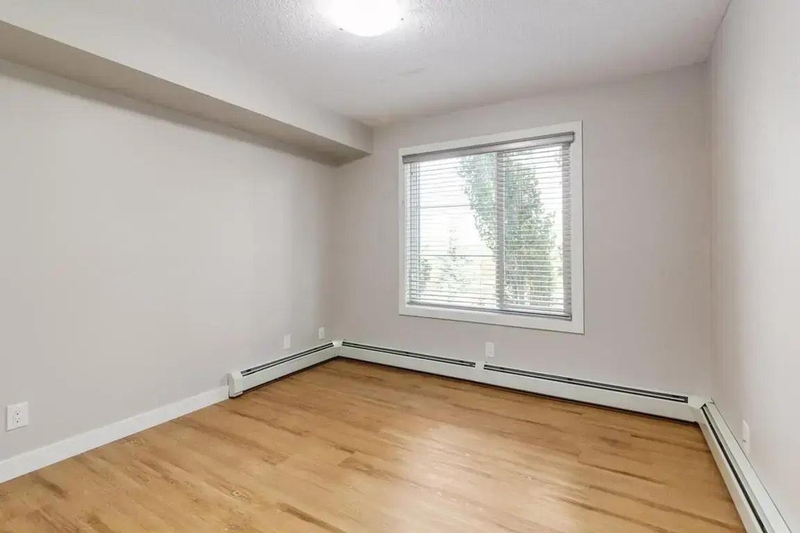 205-16517 55 Street NW, Edmonton, AB, T5Y 3K8 - 16