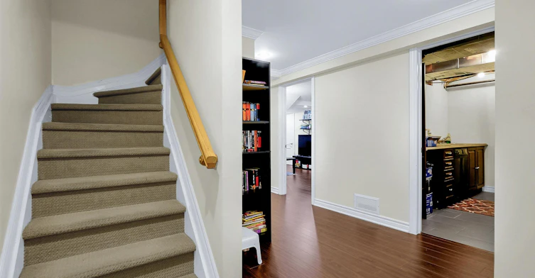 Primary bedroom-9 Oak Grove Street Short Term Rental Available, Ottawa, ON, K2G 6R4 - 15