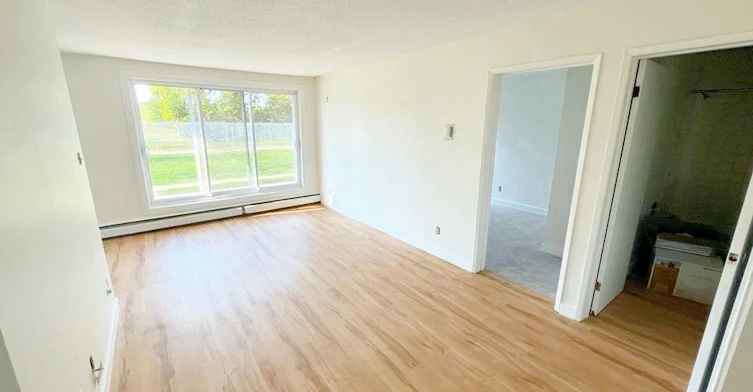 7220 144 Avenue Northwest, Edmonton, AB, T5C 3E4 - 2
