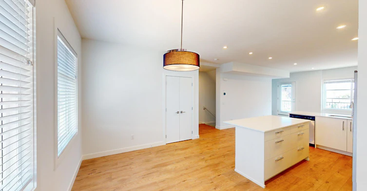 14225 1 Street NW, Calgary, AB, T3P 1Y4 - 9