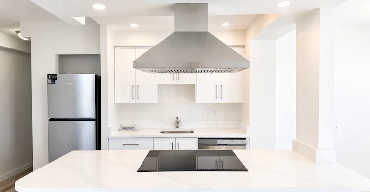 705-2277 West 2nd Avenue, Vancouver, BC, V6K 1H8