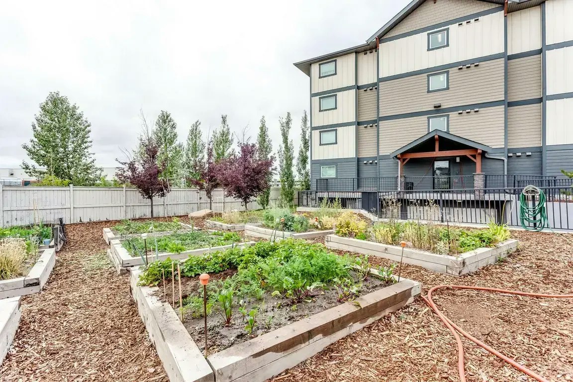 1110-20 Kingsland Close SE, Airdrie, AB, T4A 0T4 - 22